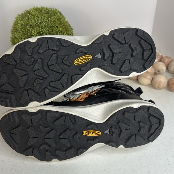 Keen Women Uneek SNK Waterproof Chukka - Picture 6 of 11